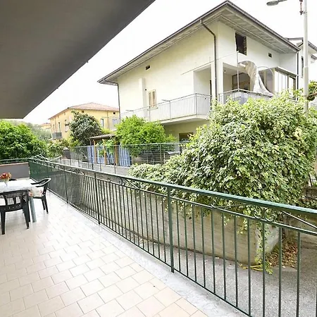 Villa Marina Sleeps 6 *