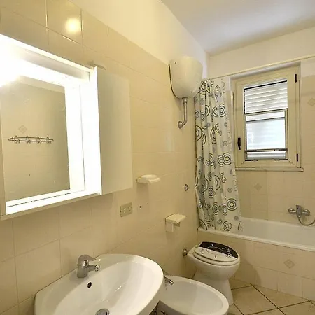 Villa Marina Sleeps 6 *